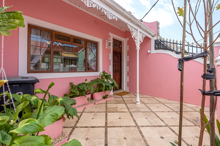 To Let 2 Bedroom Property for Rent in Woodstock Western Cape